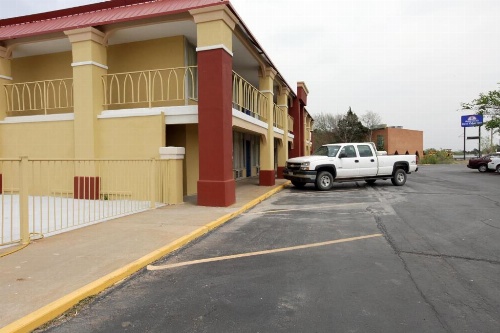 Americas Best Value Inn Weatherford, OK image 8